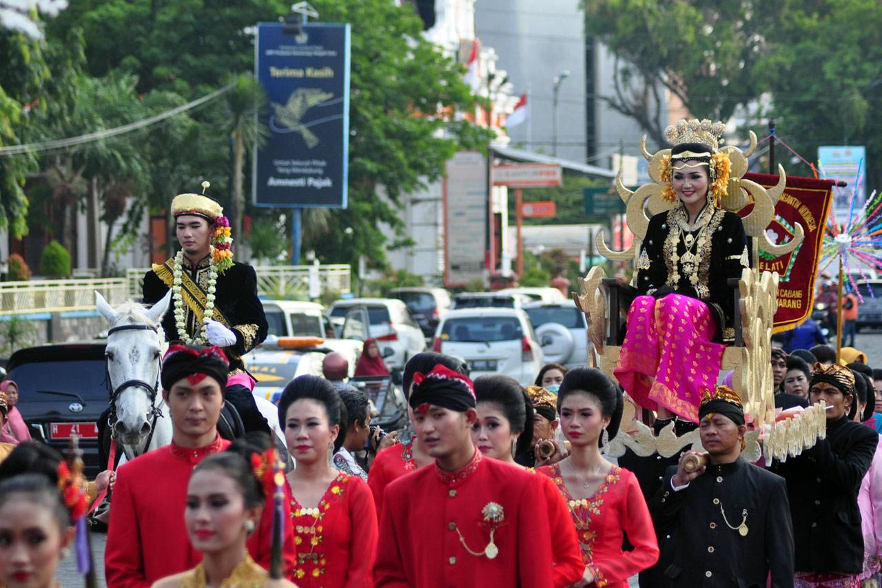 Melestarikan Budaya...
