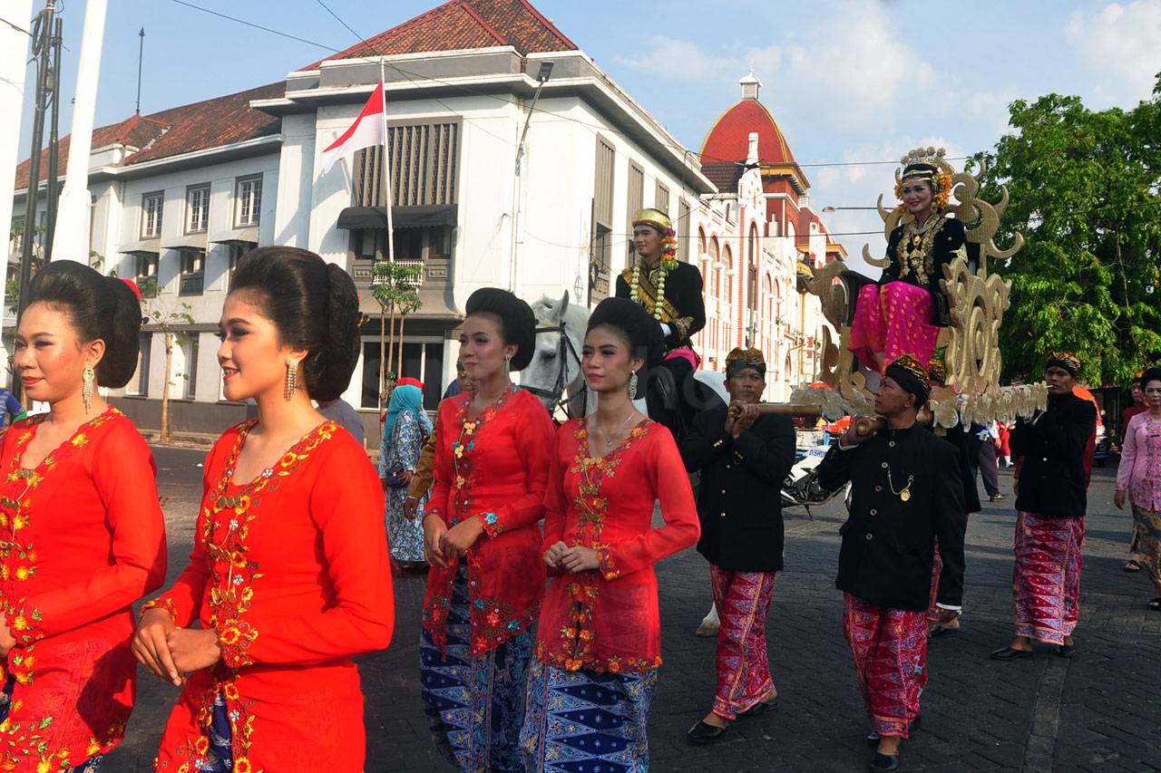 Melestarikan Budaya...