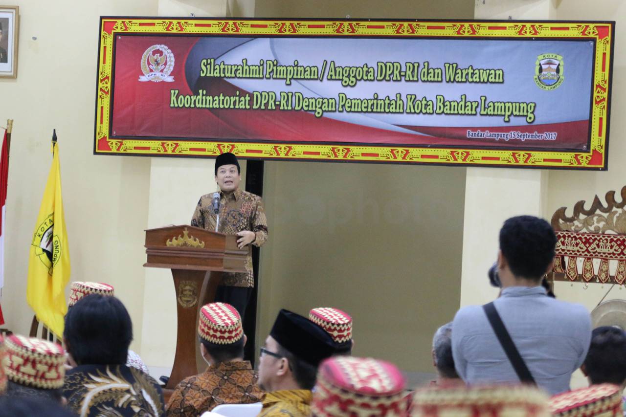 Wakil Ketua DPR Taufik...