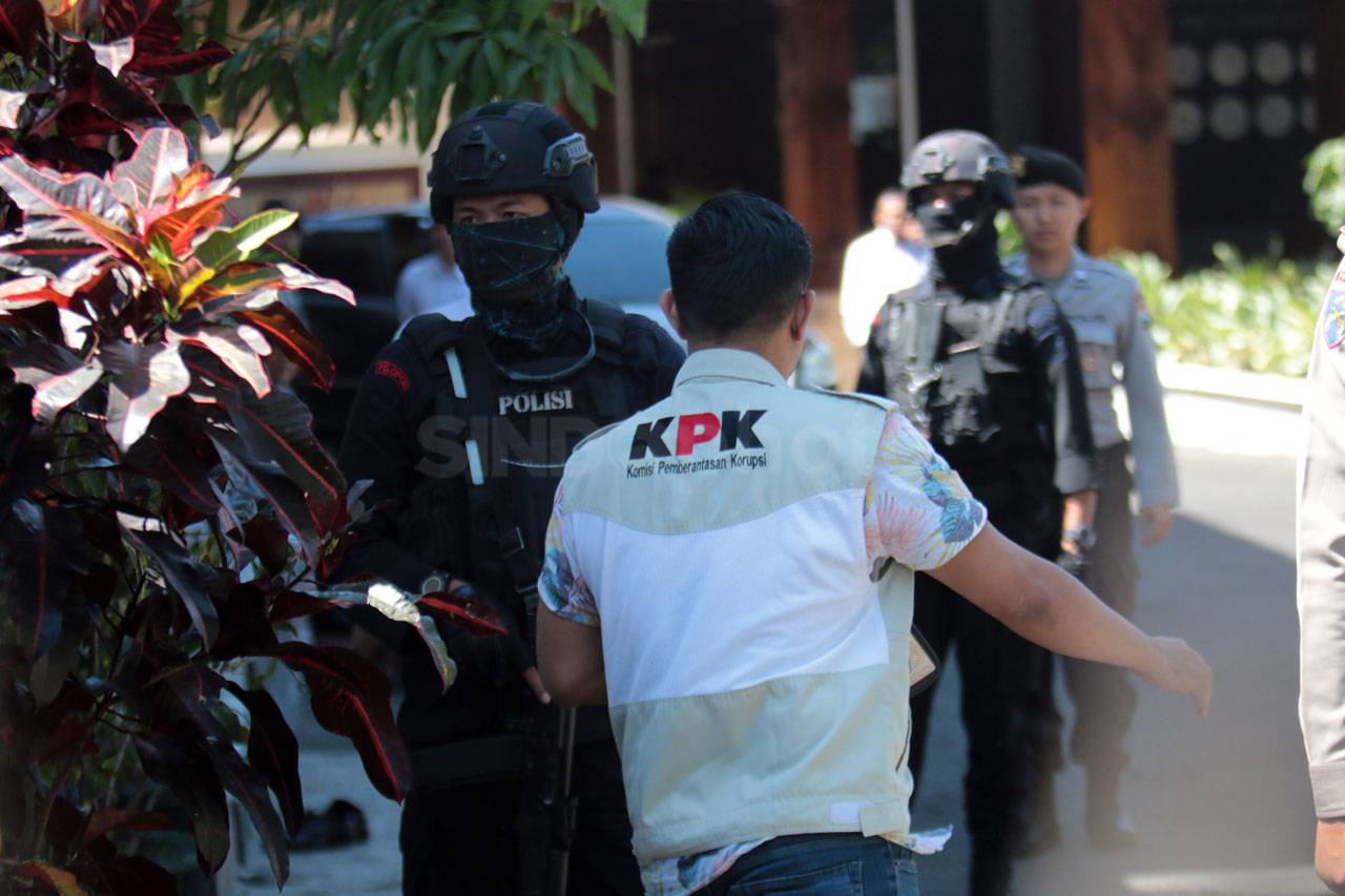 KPK Geledah Rumah Dinas...