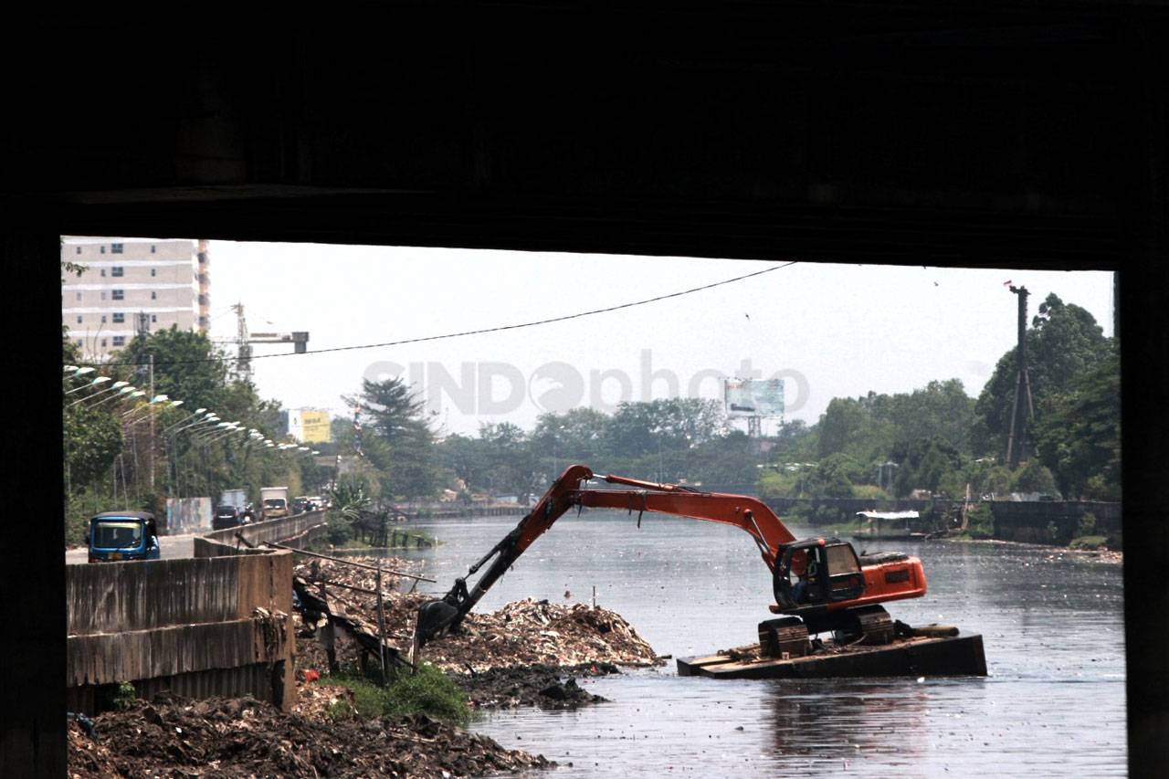 Normalisasi Banjir Kanal...