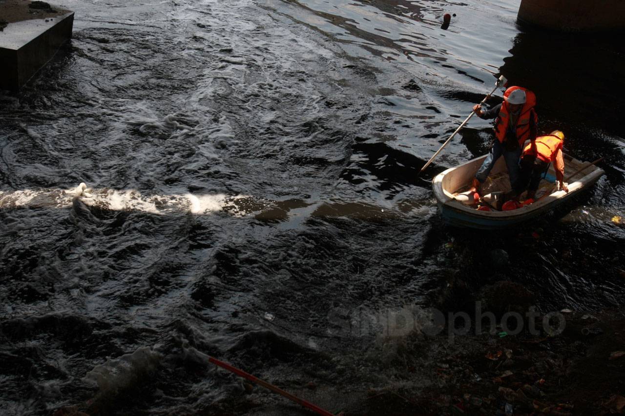 Normalisasi Banjir Kanal...