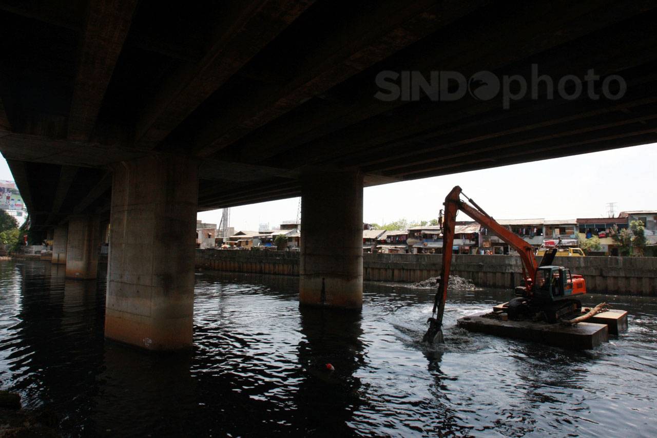 Normalisasi Banjir Kanal...