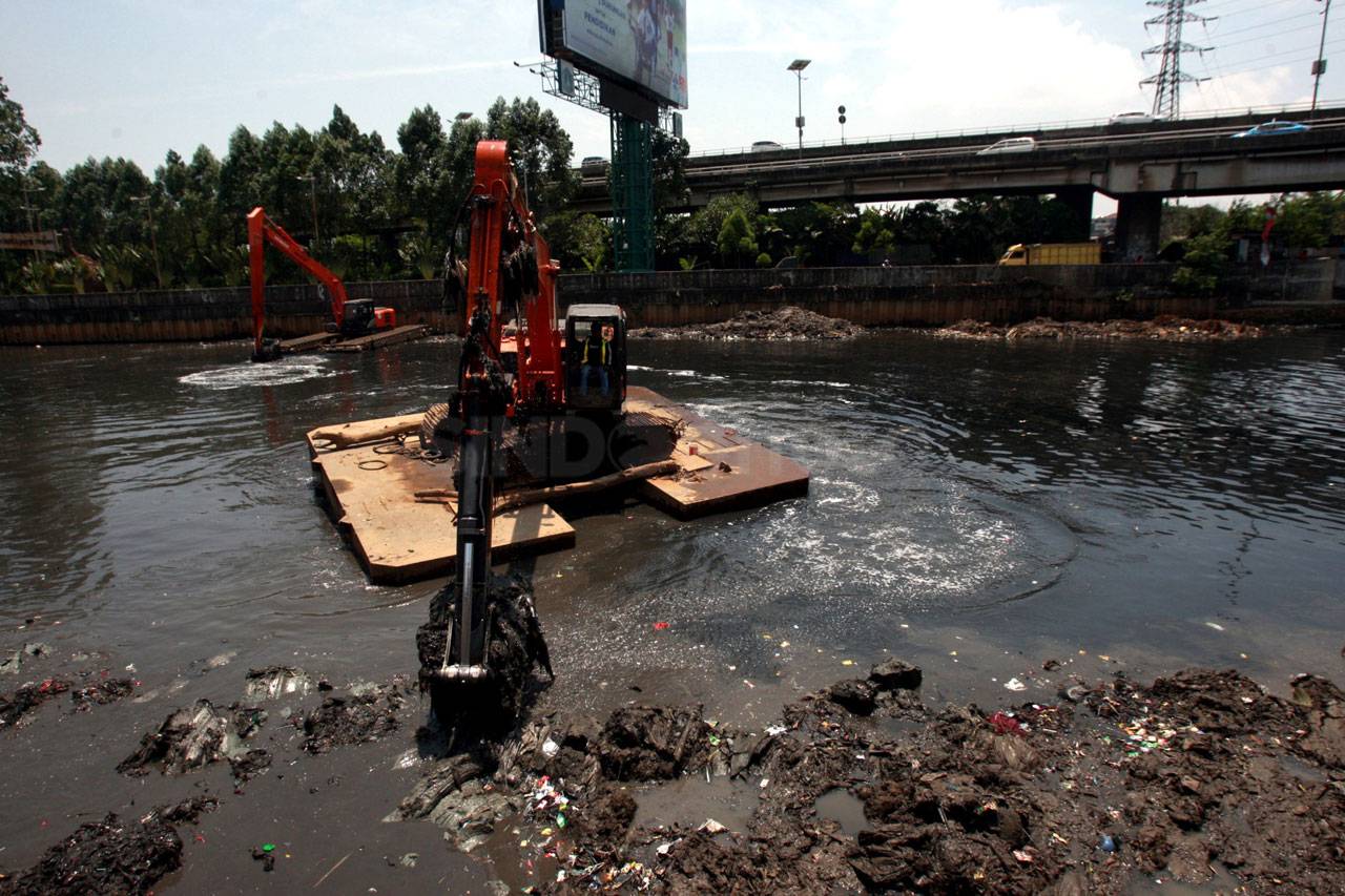 Normalisasi Banjir Kanal...