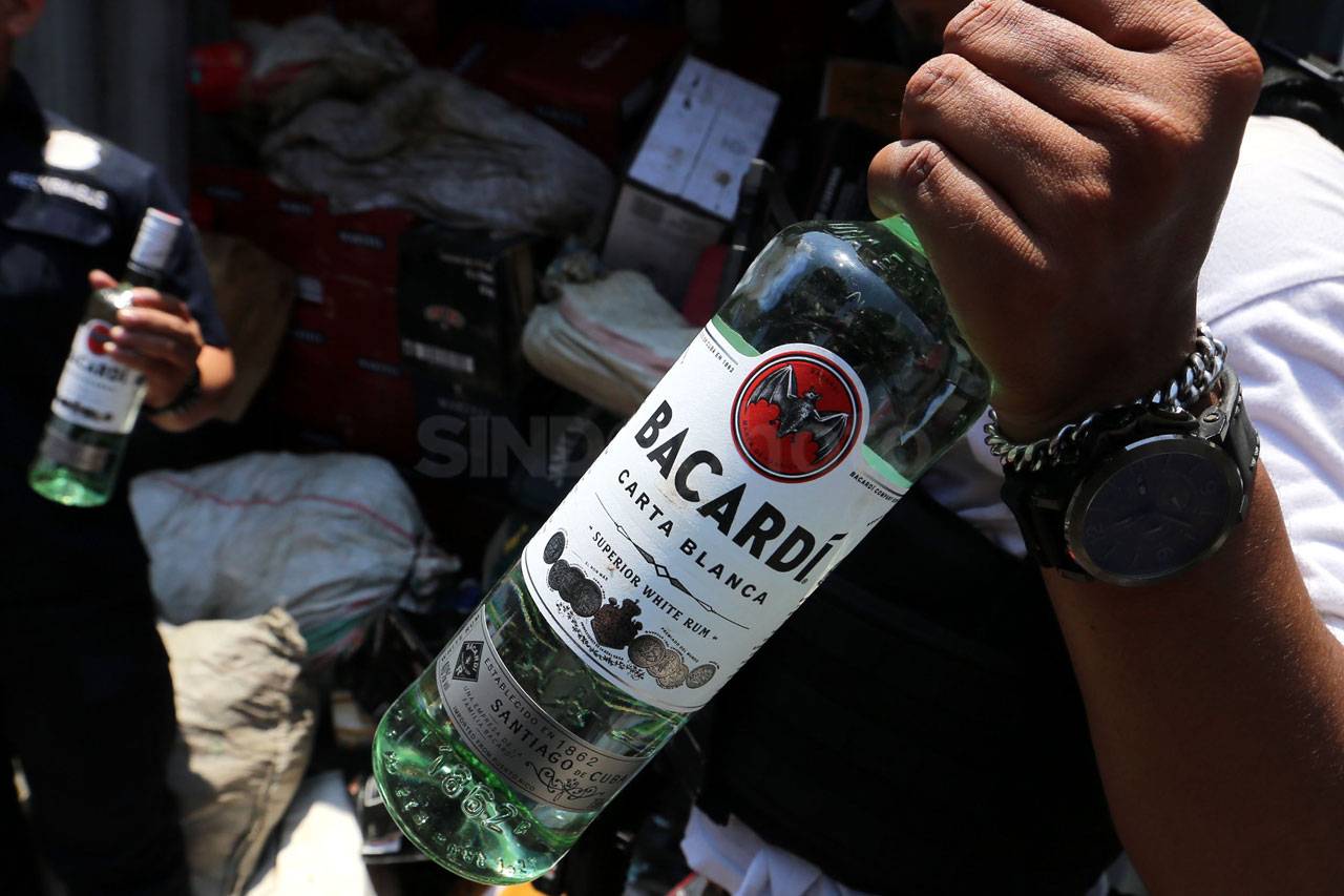 Polisi dan Bea Cukai...