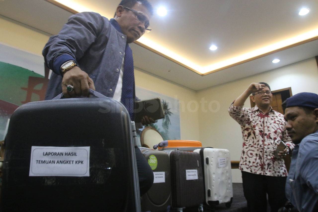 Pansus Angket KPK Miliki...