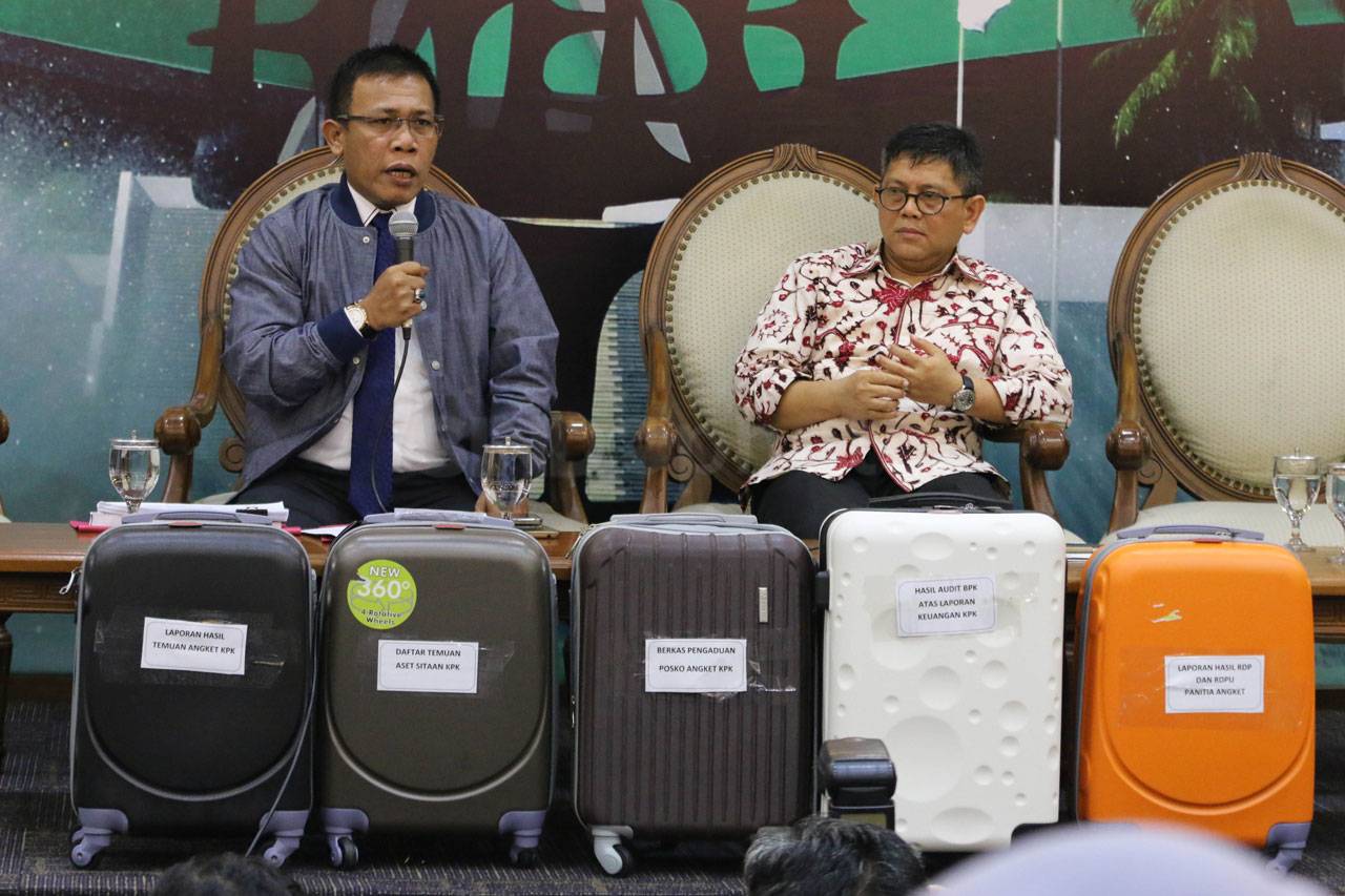 Pansus Angket KPK Miliki...