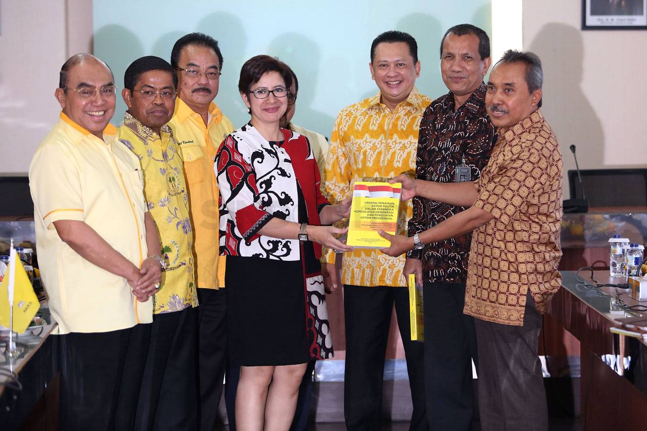 Datangi DPP Golkar,...