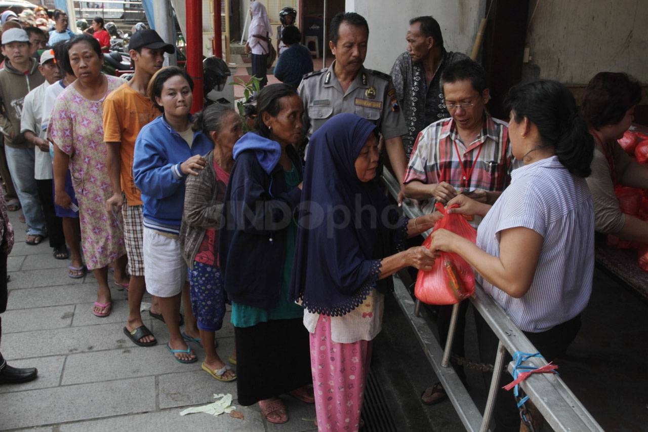 Bagi-Bagi Sembako dalam...