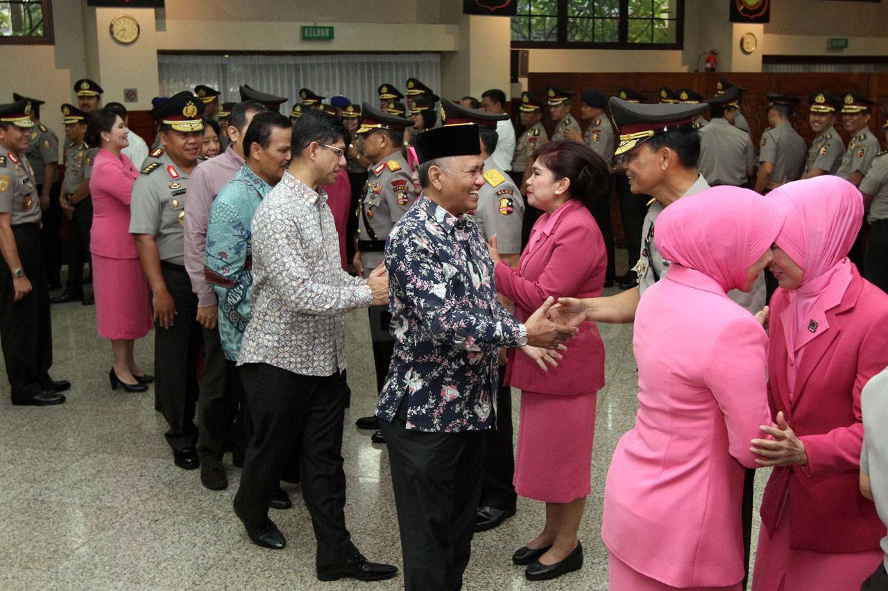 Pimpinan KPK Hadiri...