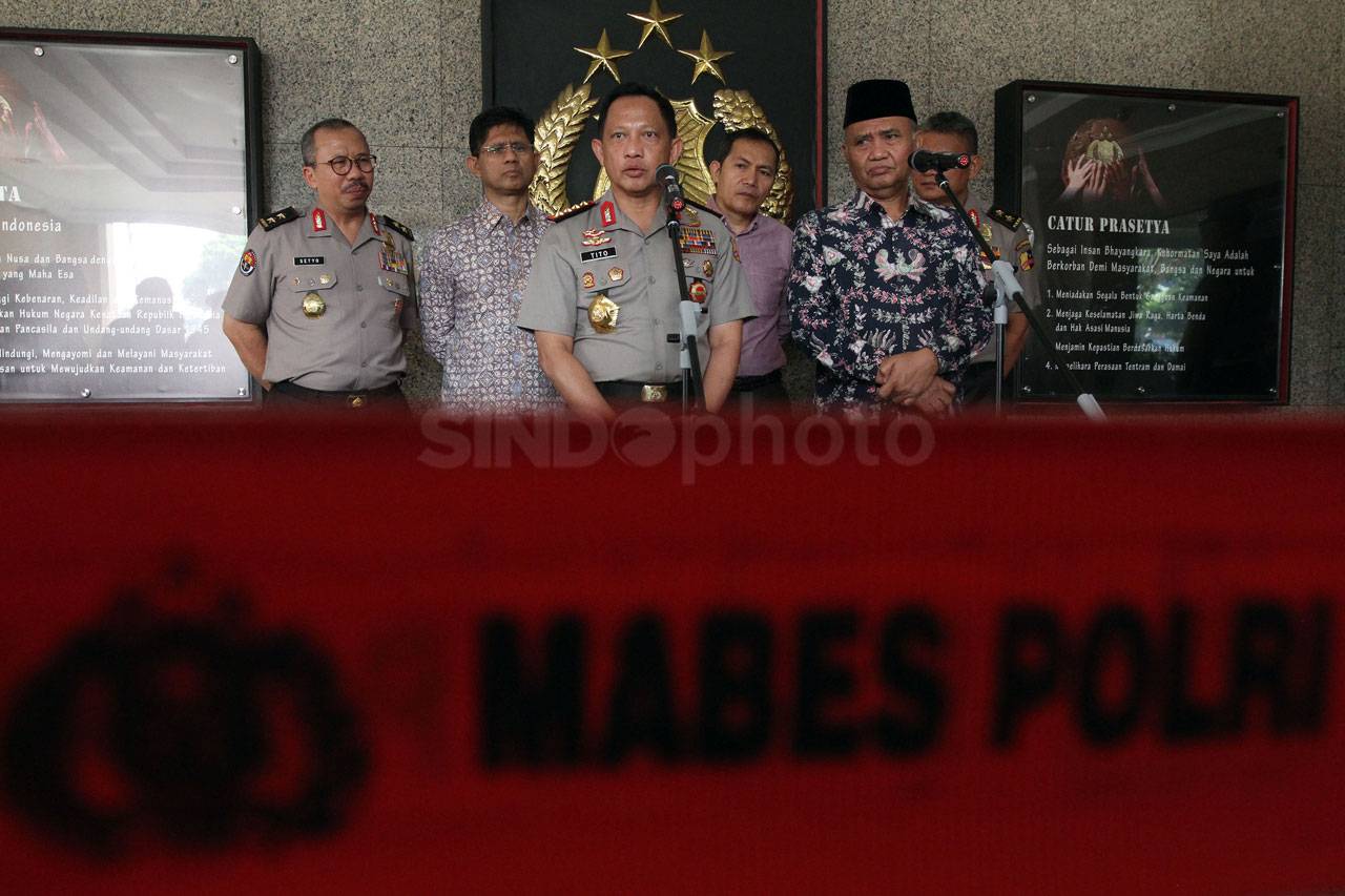 Pimpinan KPK Hadiri...