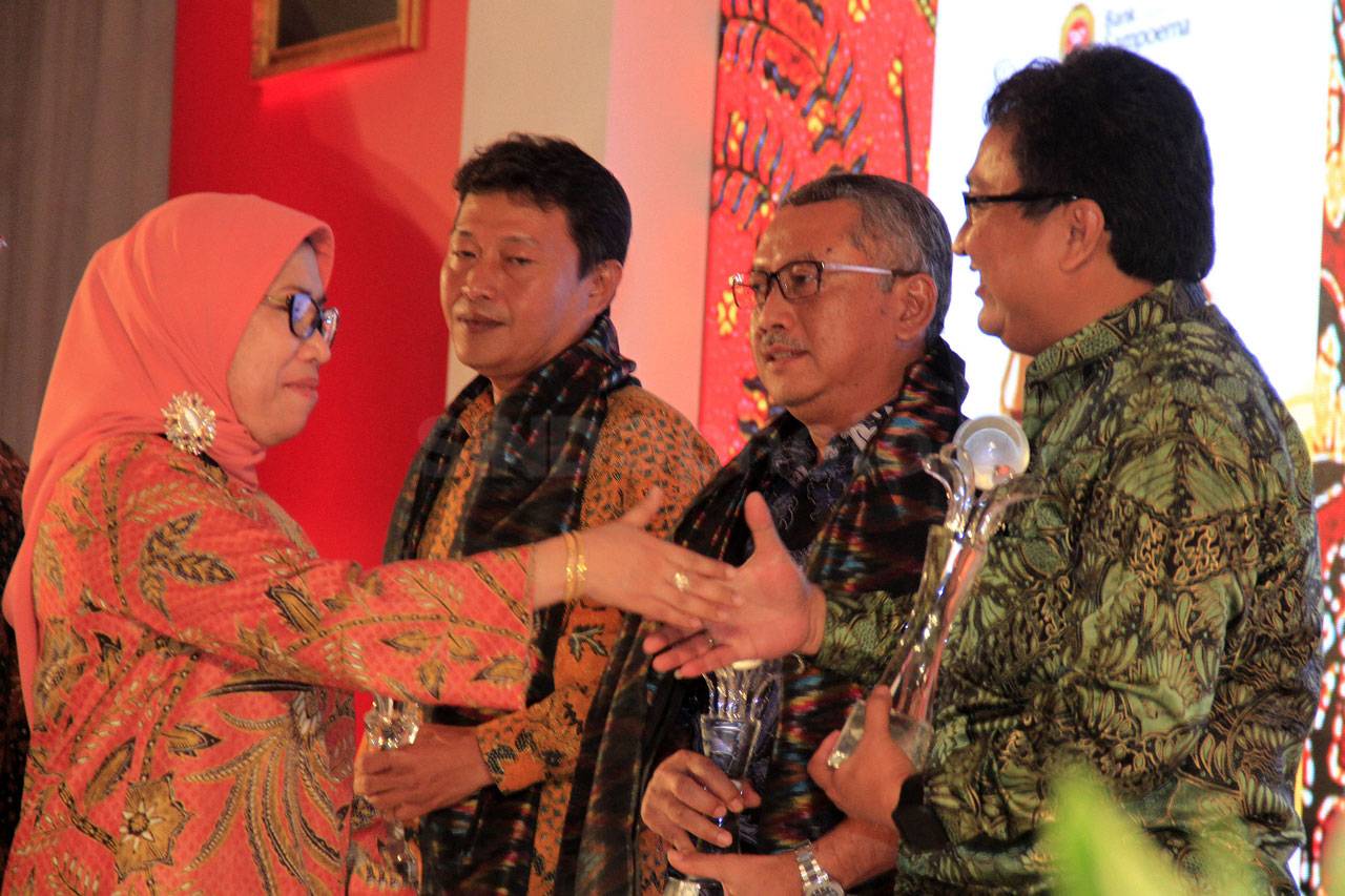 Bank Mantap Raih Penghargaan...