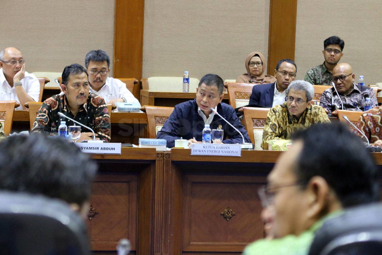 Komisi VII DPR Raker...