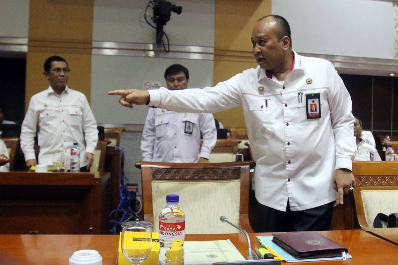 Komisi I DPR Raker dengan...