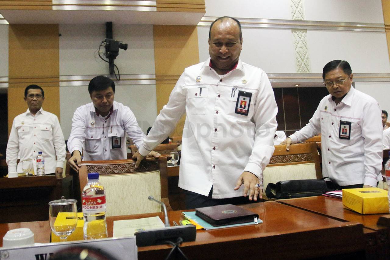 Komisi I DPR Raker dengan...