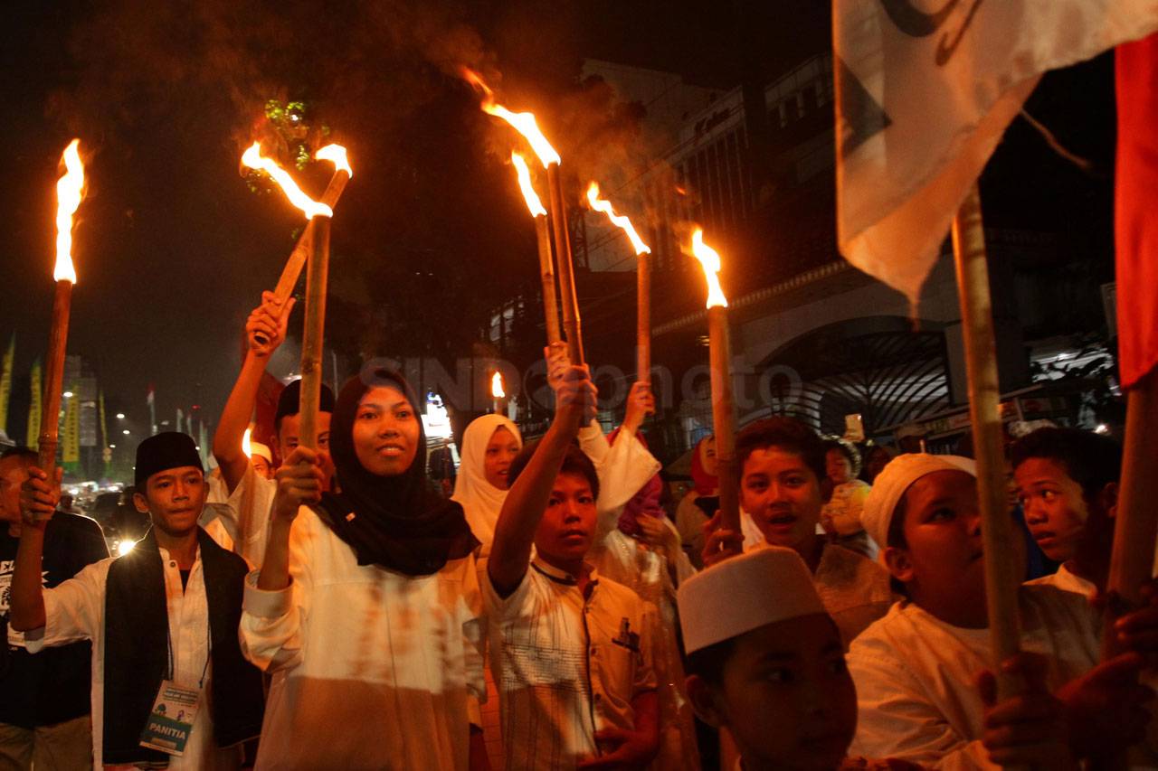 Pawai Obor Meriahkan...