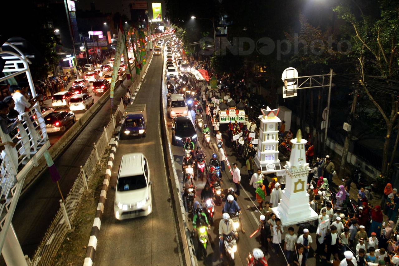 Pawai Obor Meriahkan...