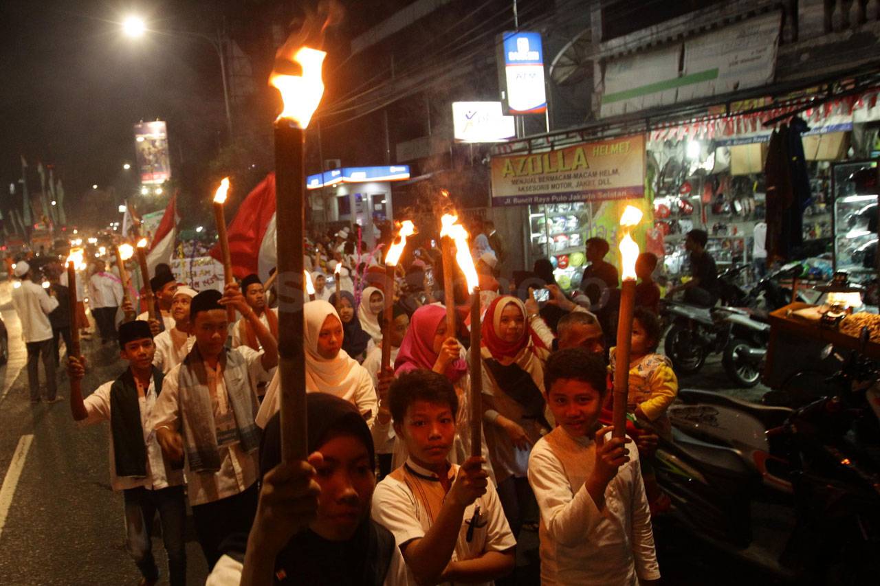Pawai Obor Meriahkan...