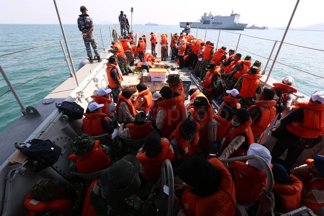 Rayakan HUT TNI, KRI...