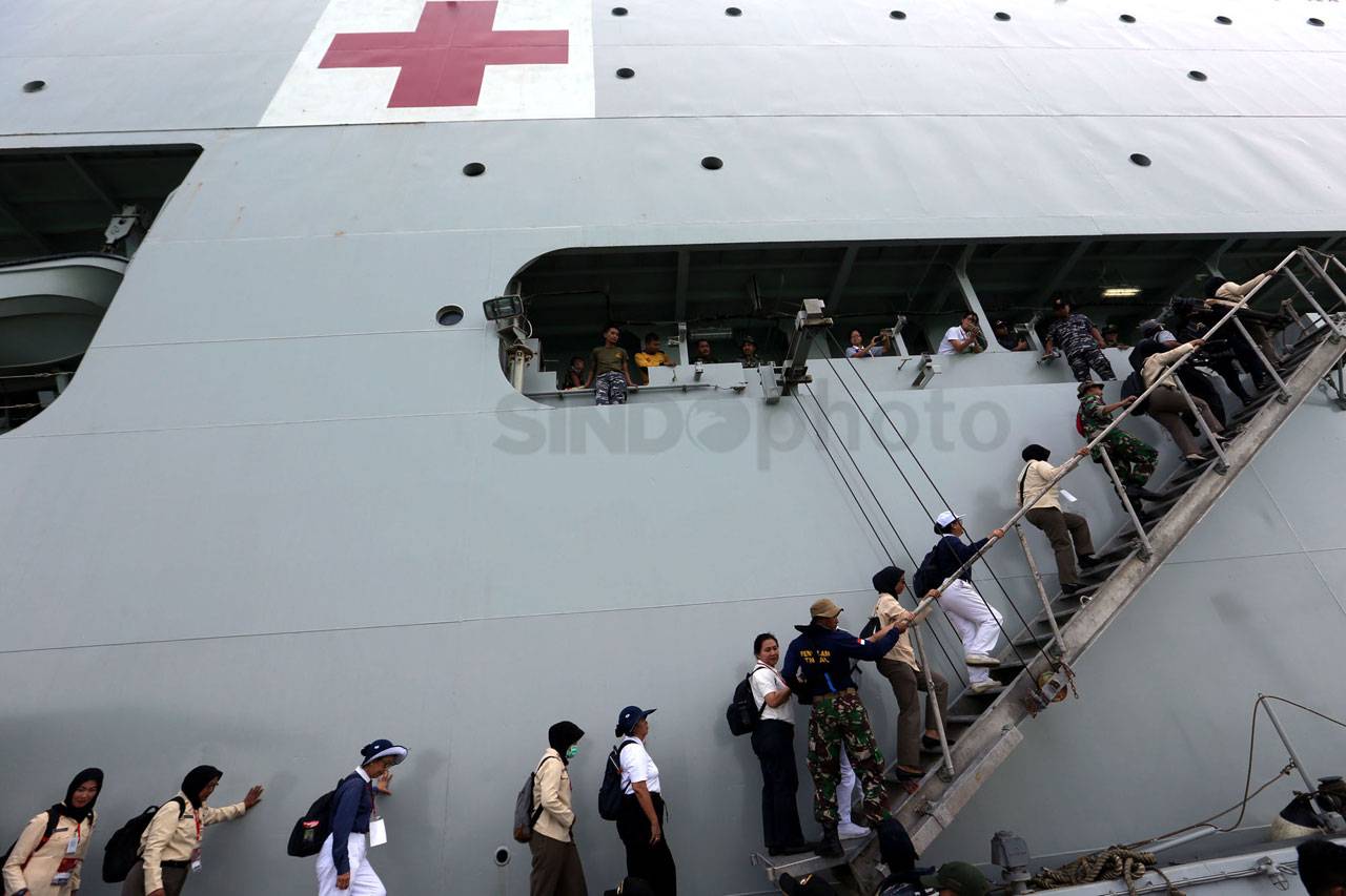 Rayakan HUT TNI, KRI...