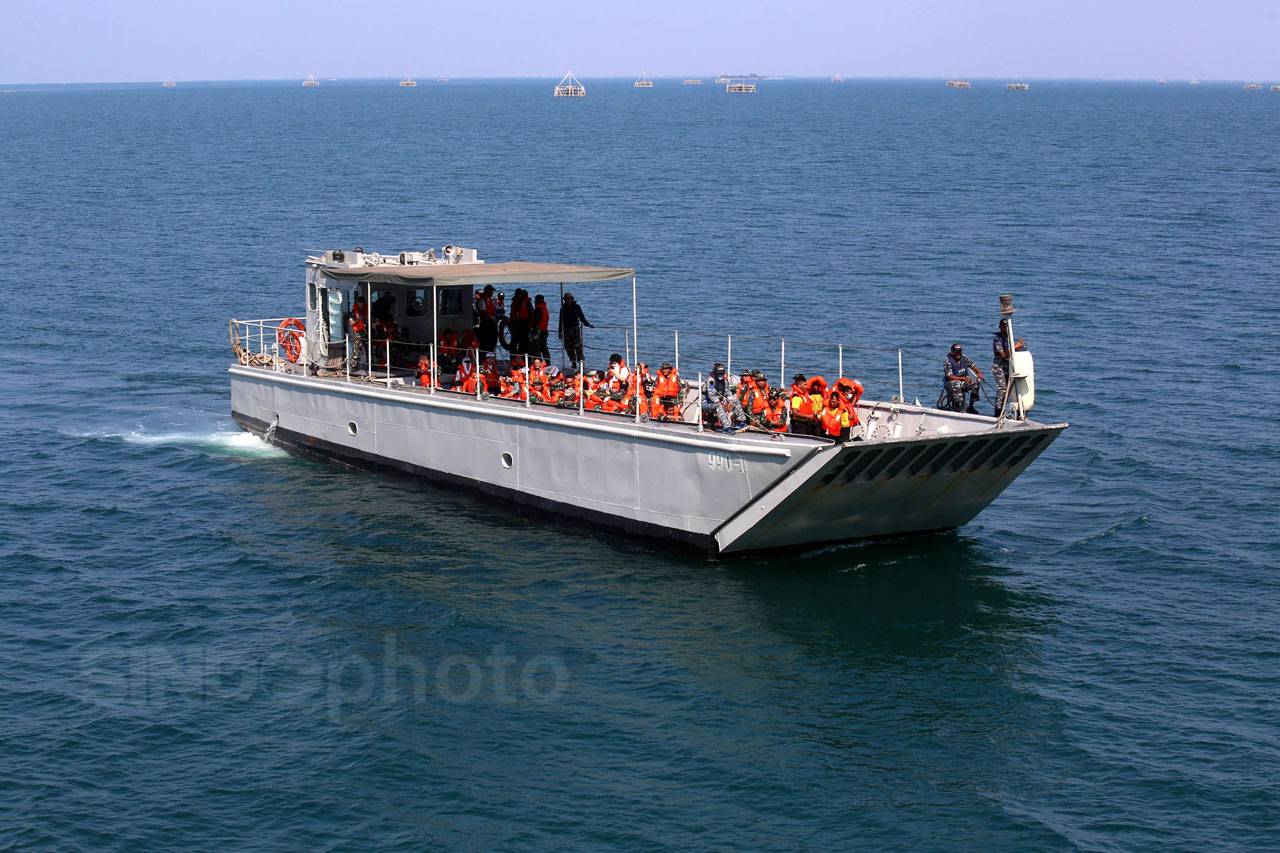 Rayakan HUT TNI, KRI...