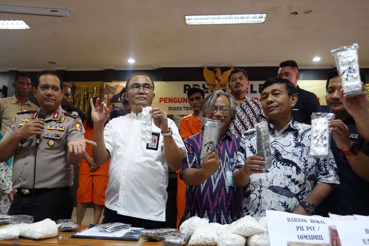 Polisi Tangkap Pembuat...