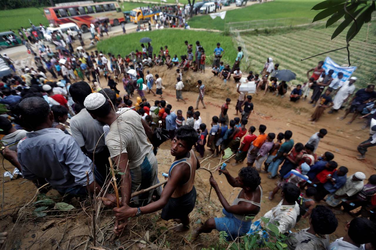 Pengungsi Rohingya Pingsan...