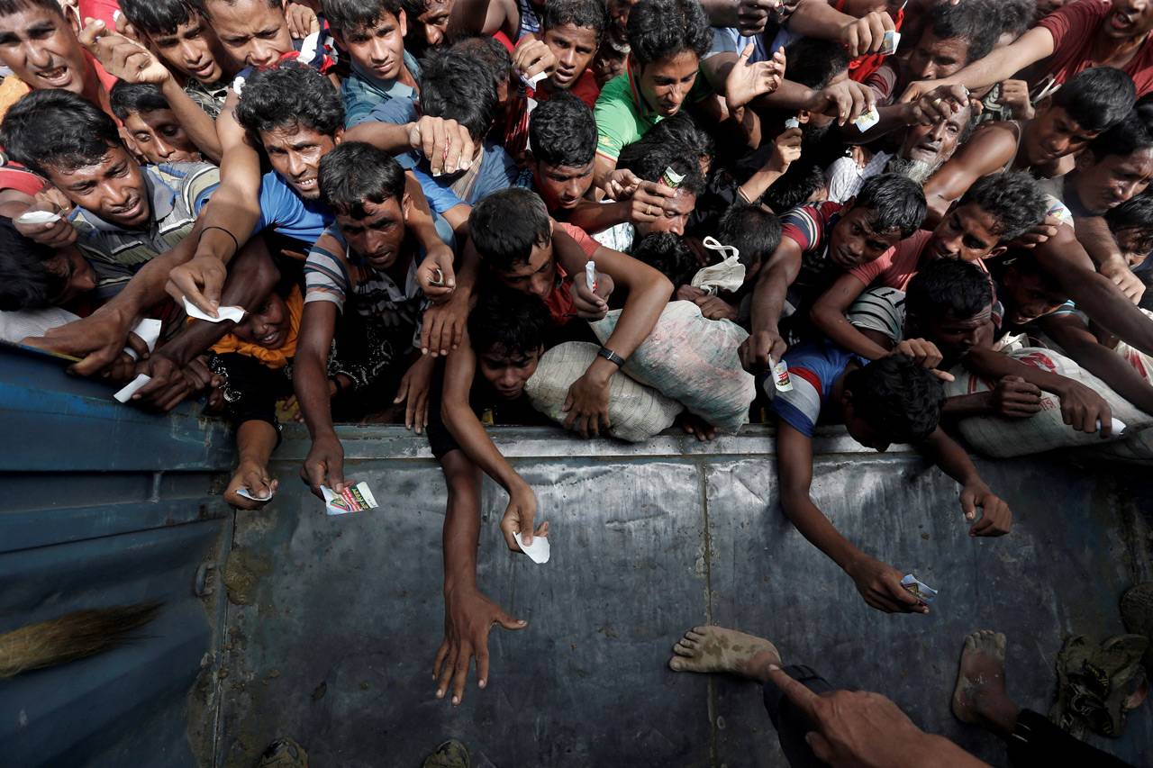 Pengungsi Rohingya Pingsan...