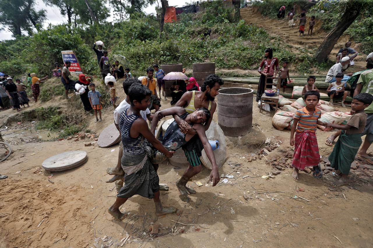 Pengungsi Rohingya Pingsan...