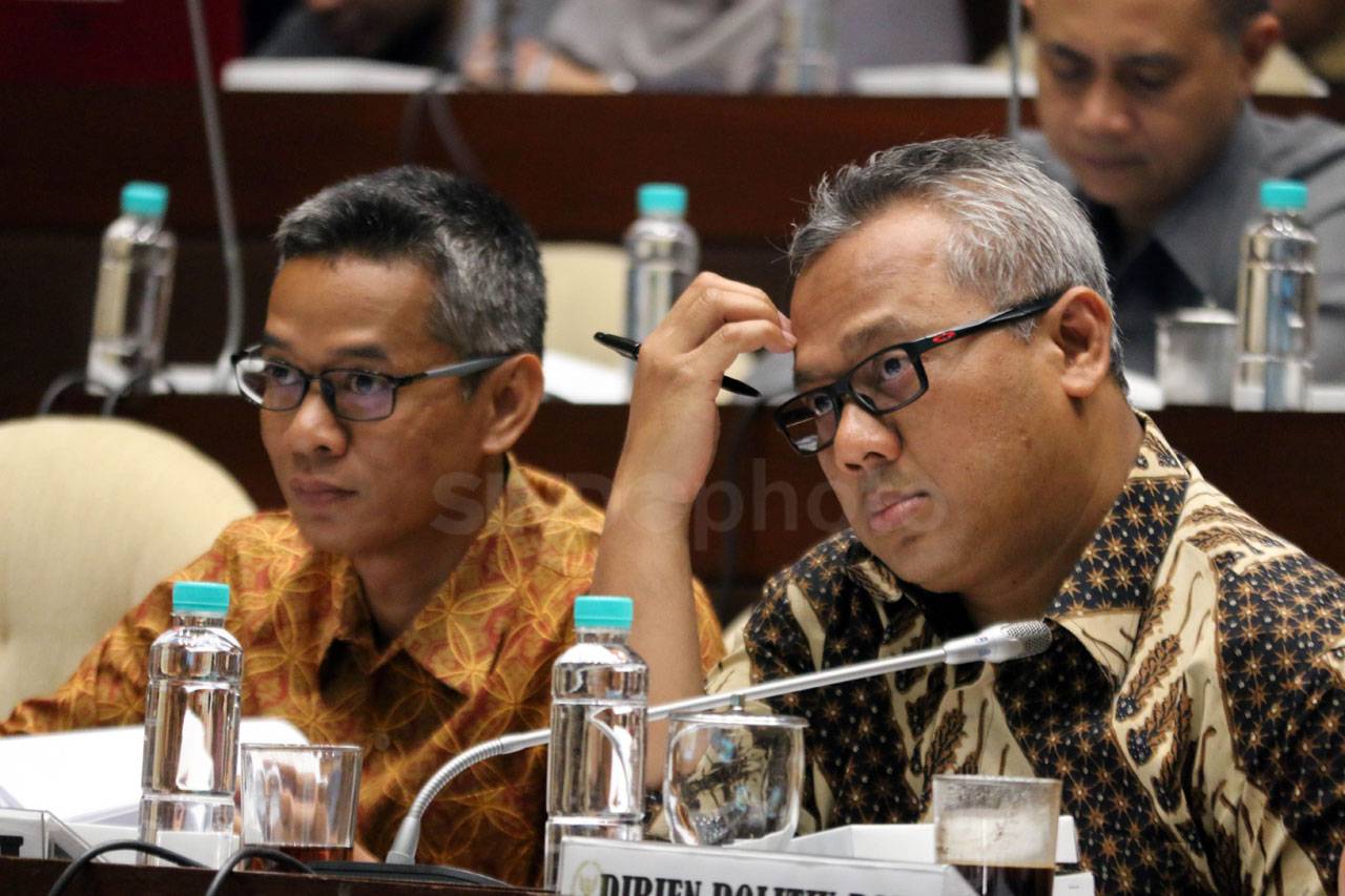 Komisi II Gelar Rapat...