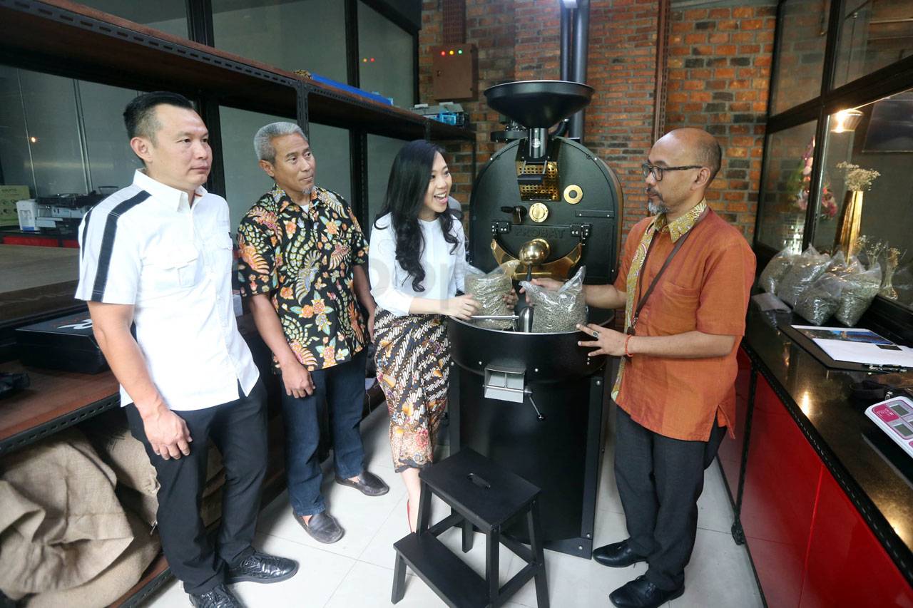 First Crack Coffee Buka...