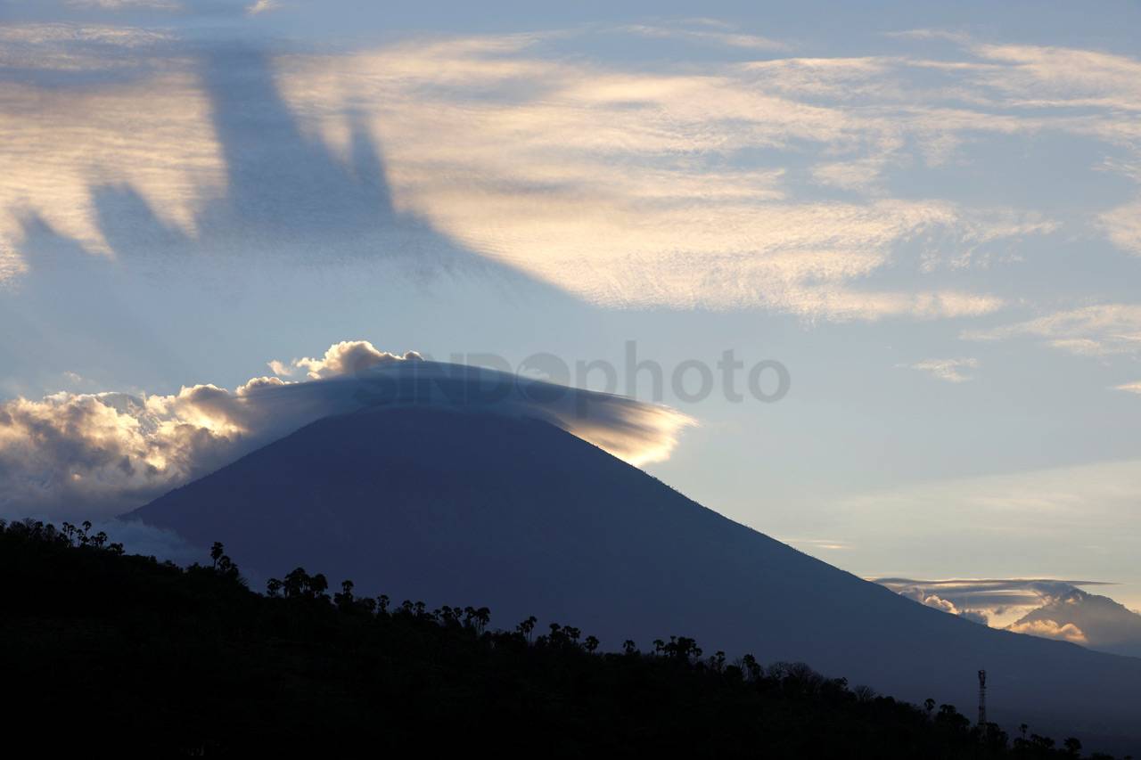 Melihat Keindahan Gunung...