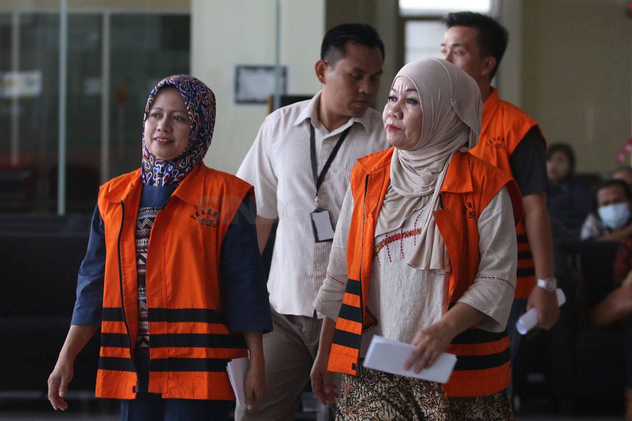 Tiga Tersangka Suap...
