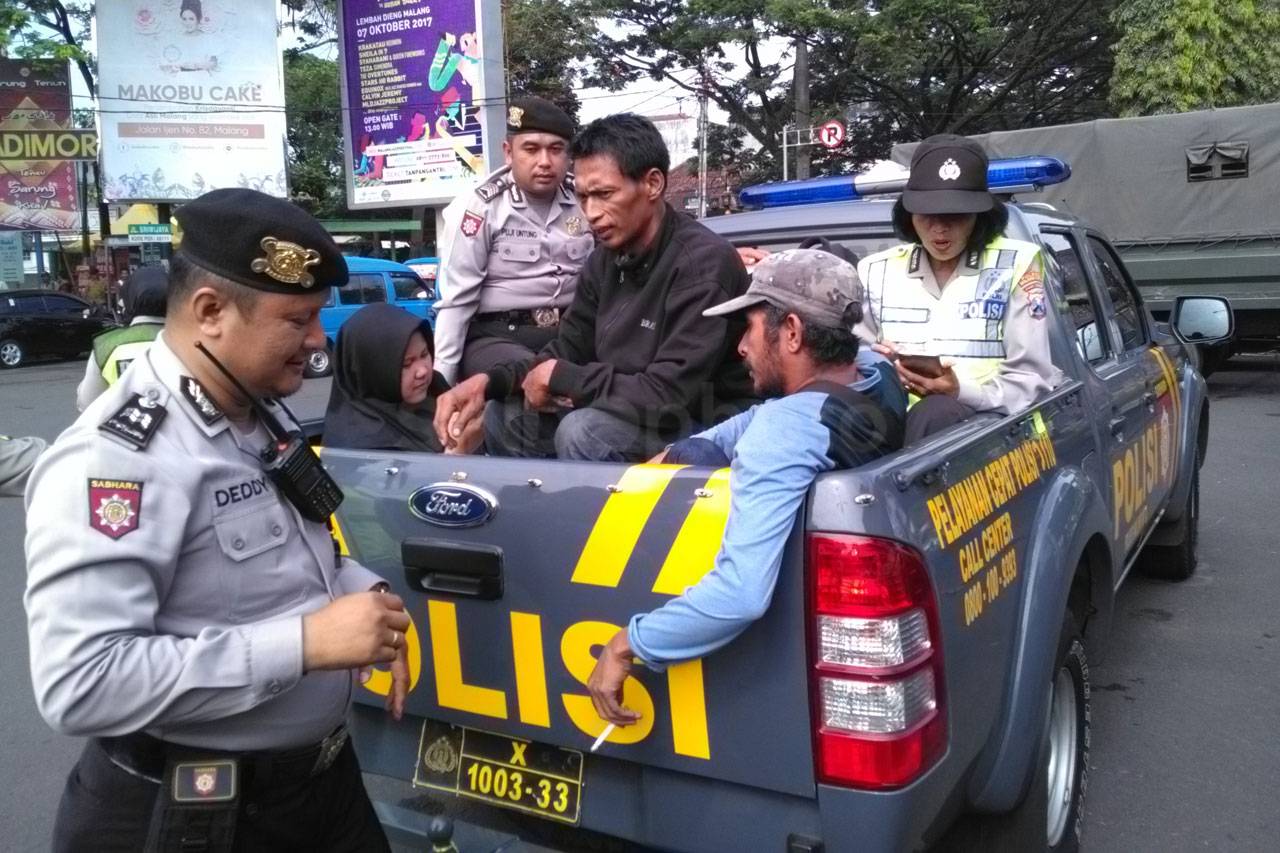 Angkot dan Taksi Mogok...