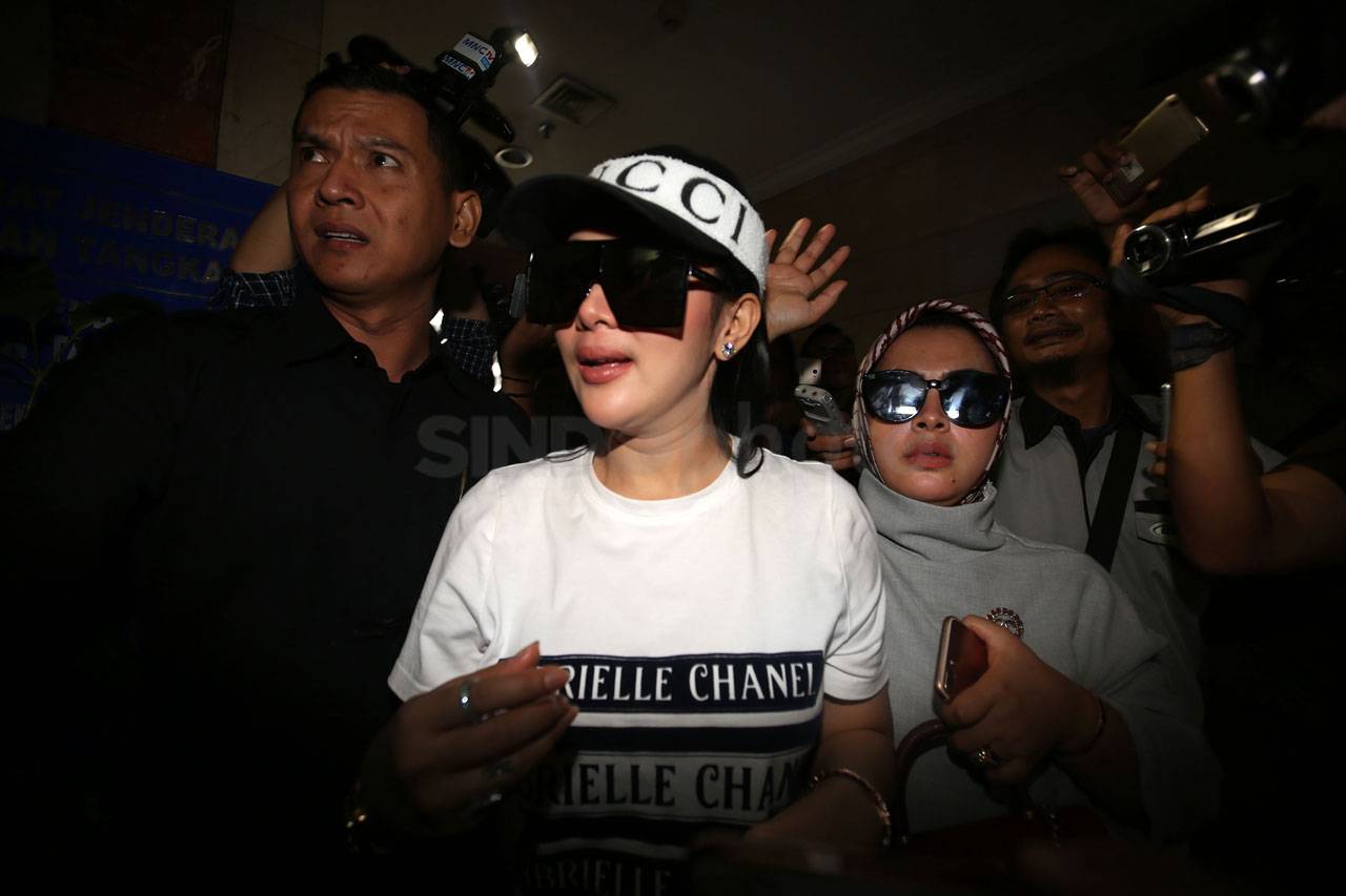 Tampil Kasual, Syahrini...