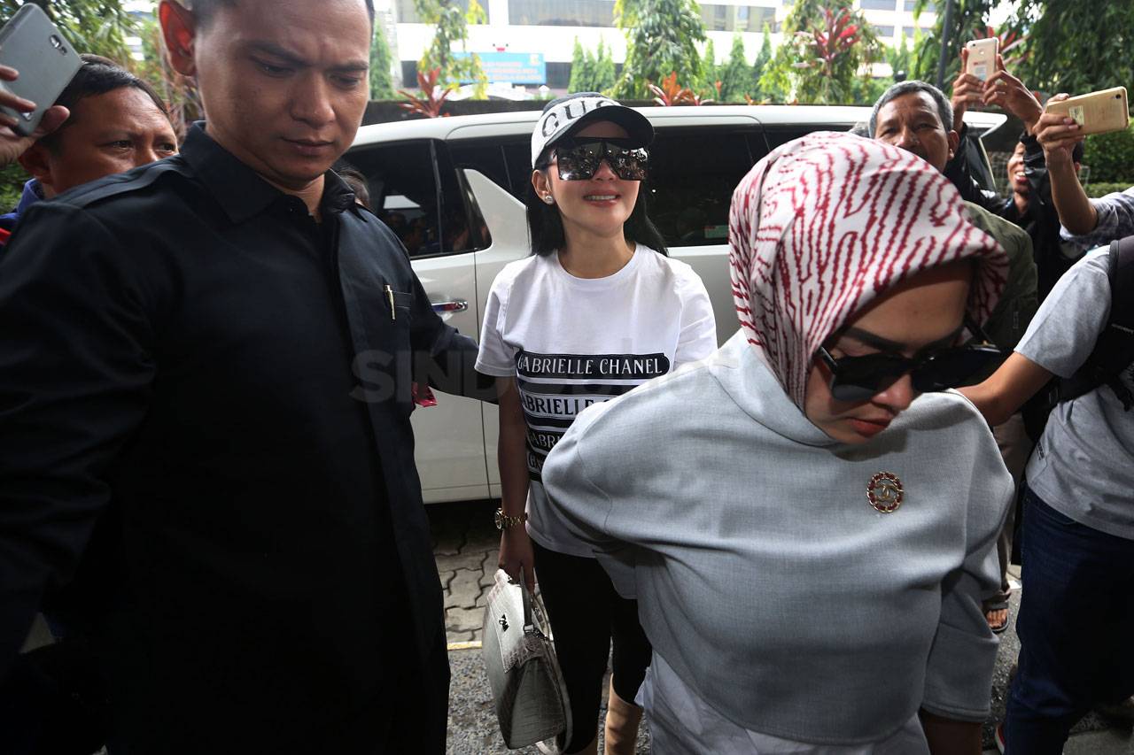 Tampil Kasual, Syahrini...