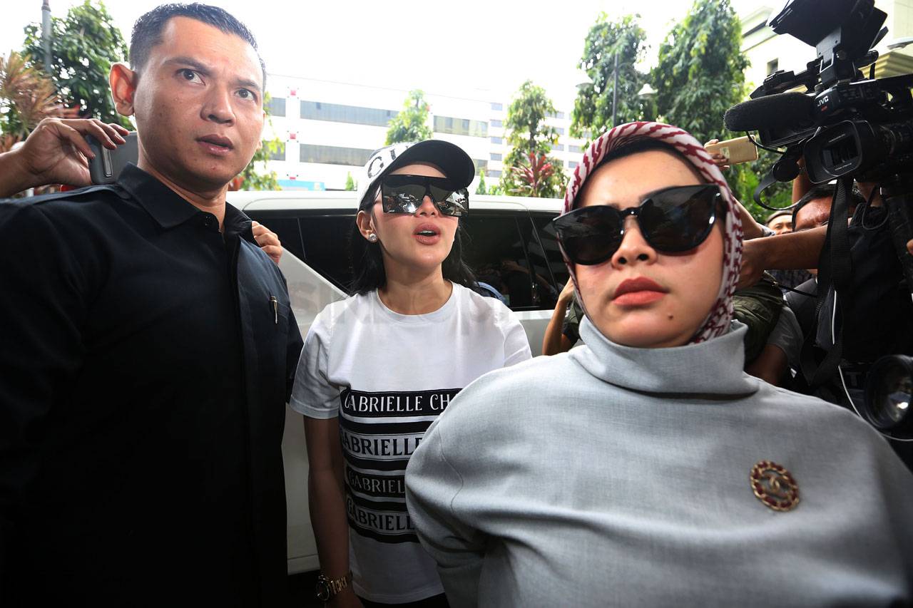Tampil Kasual, Syahrini...