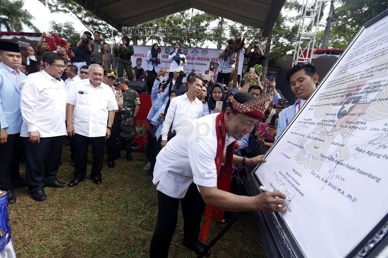 Wiranto Hadiri Apel...