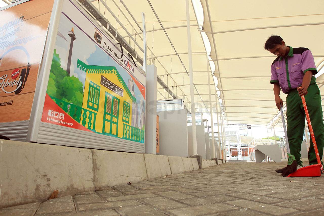 Ratusan PKL Kota Tua...