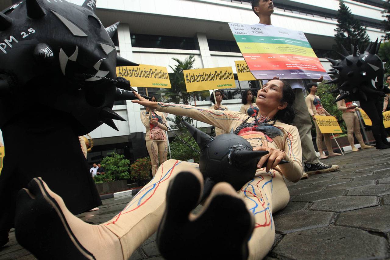 Aksi Greenpeace Kampanyekan...