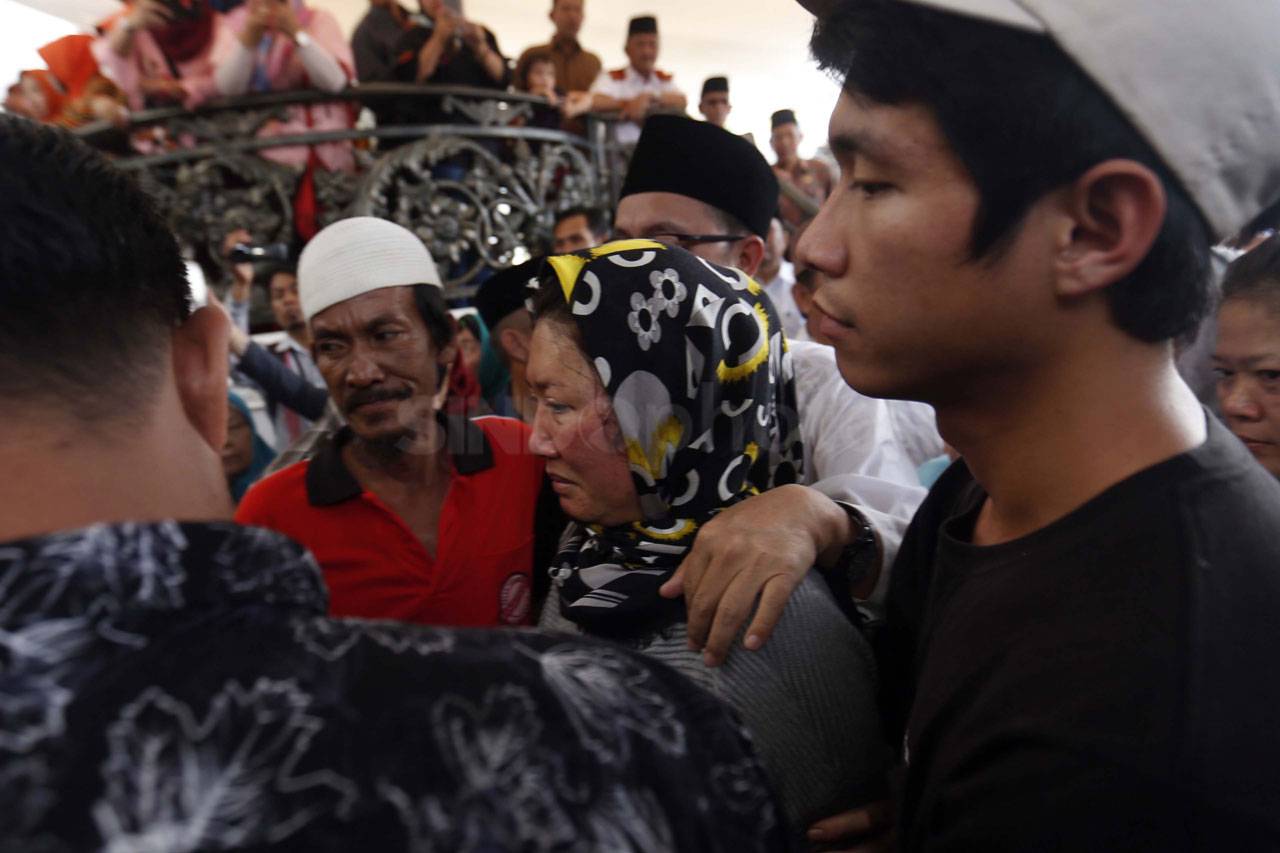 Disambut Ratusan Pelayat,...