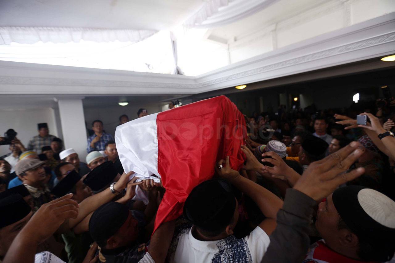 Disambut Ratusan Pelayat,...