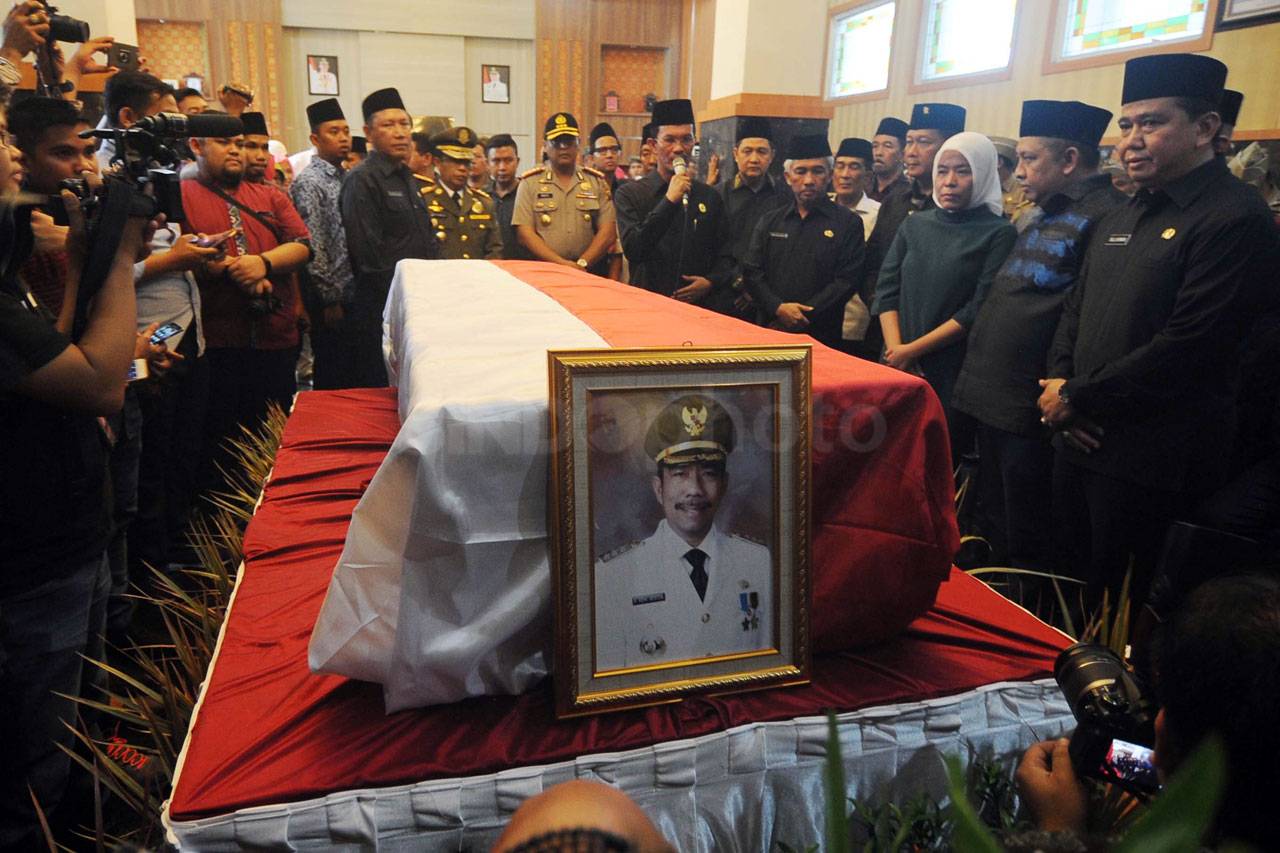 Disambut Ratusan Pelayat,...