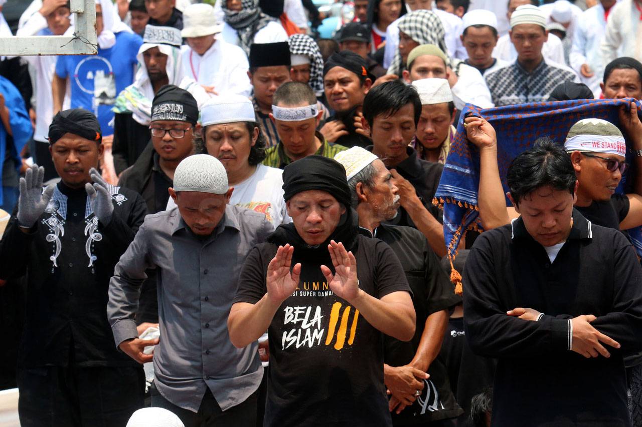 Massa Aksi 229 dan Aparat...