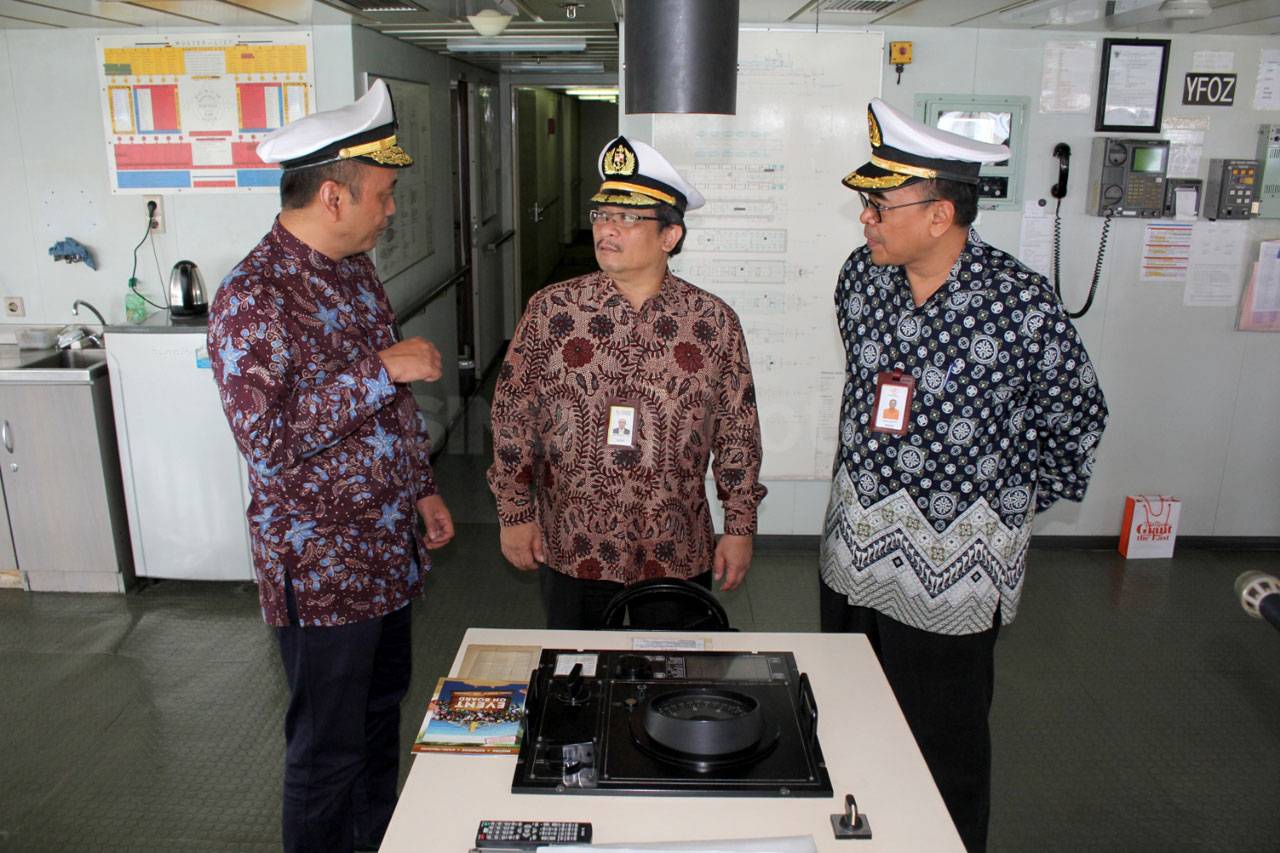 PT Pos Indonesia dan...