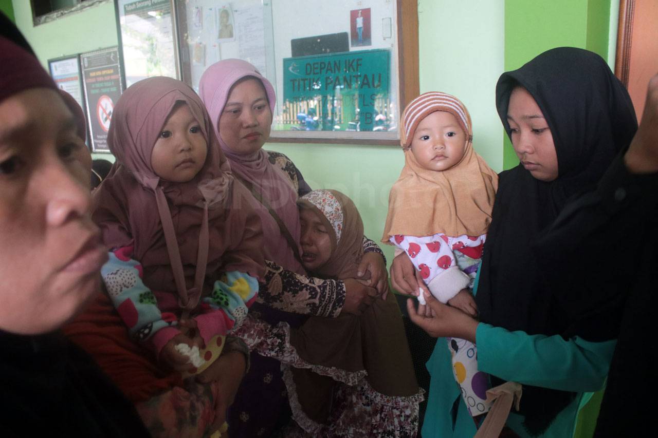 Jenazah Korban Keracunan...