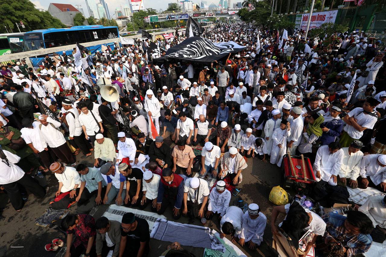 Ribuan Massa Aksi 229...