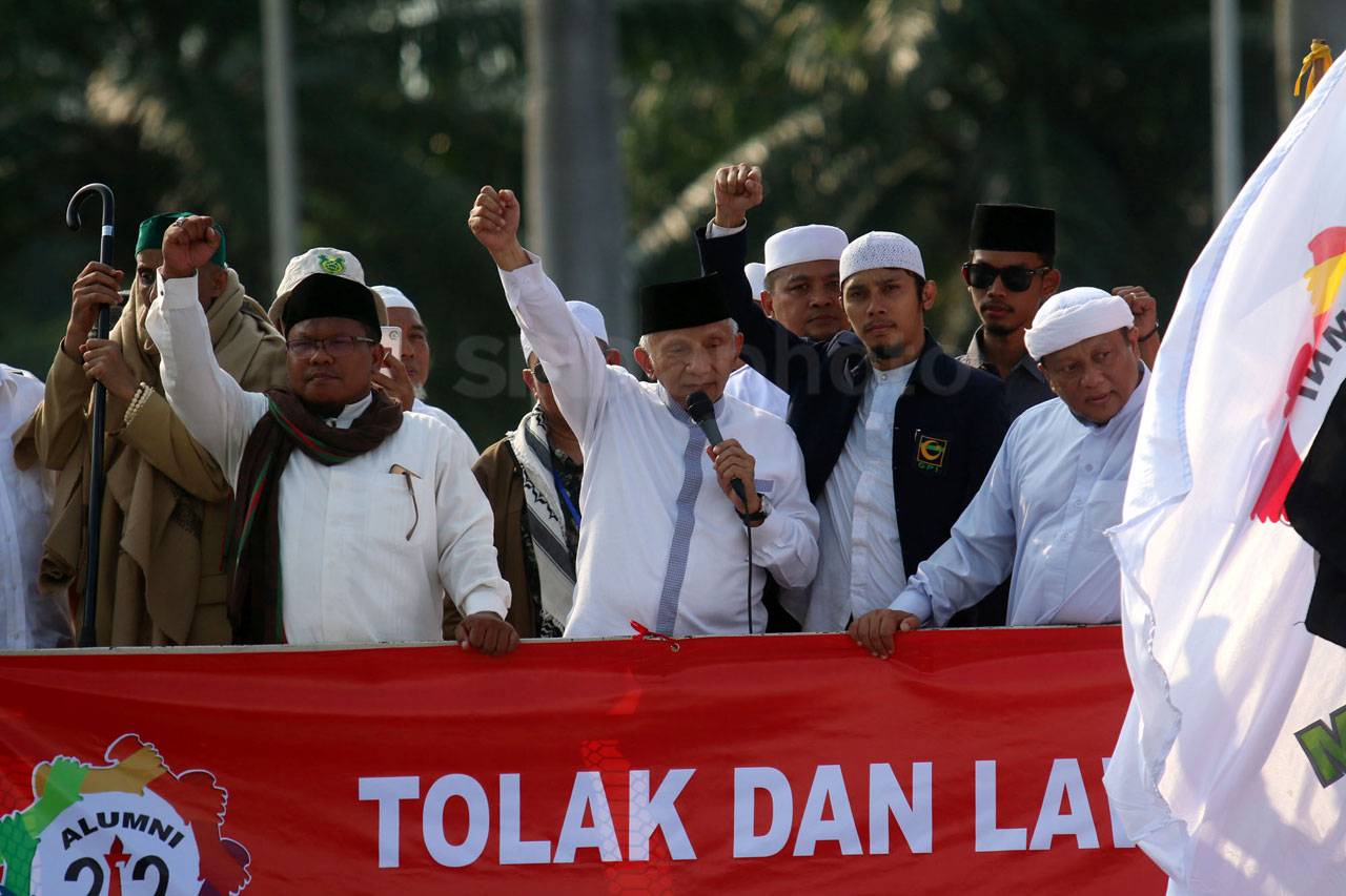 Ribuan Massa Aksi 229...