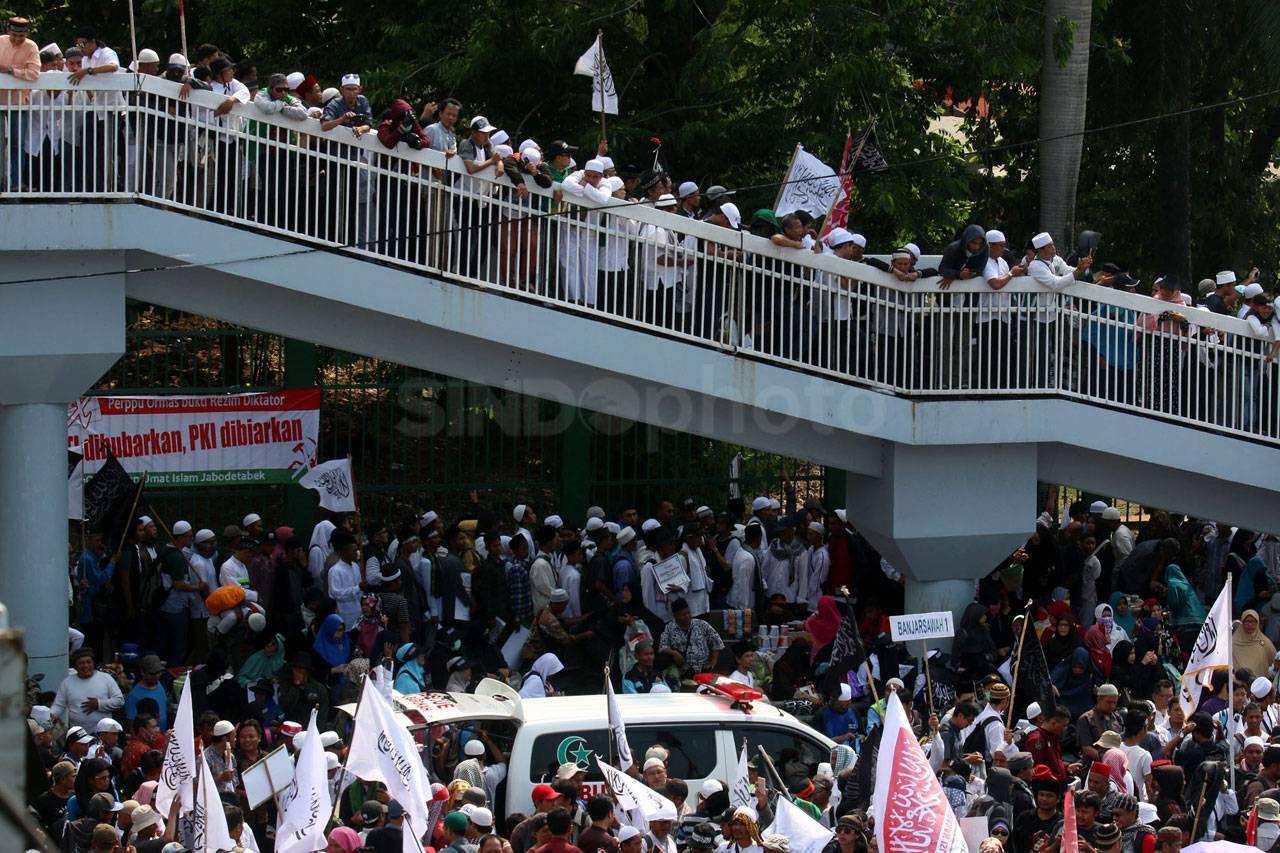 Ribuan Massa Aksi 229...