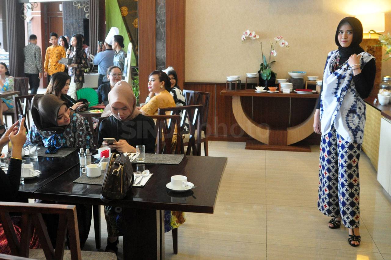 Fashion Batik di Pedestrian...
